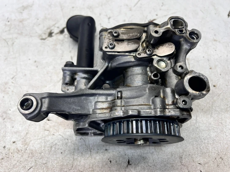 POMPA OLEJU AUDI A3 8V 1.6 TDI 04L145208K 04L145305 04L115251A