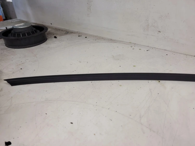 LISTWA MAT LEWA KAROSERYJNA AUDI A4 B8 8K5853703