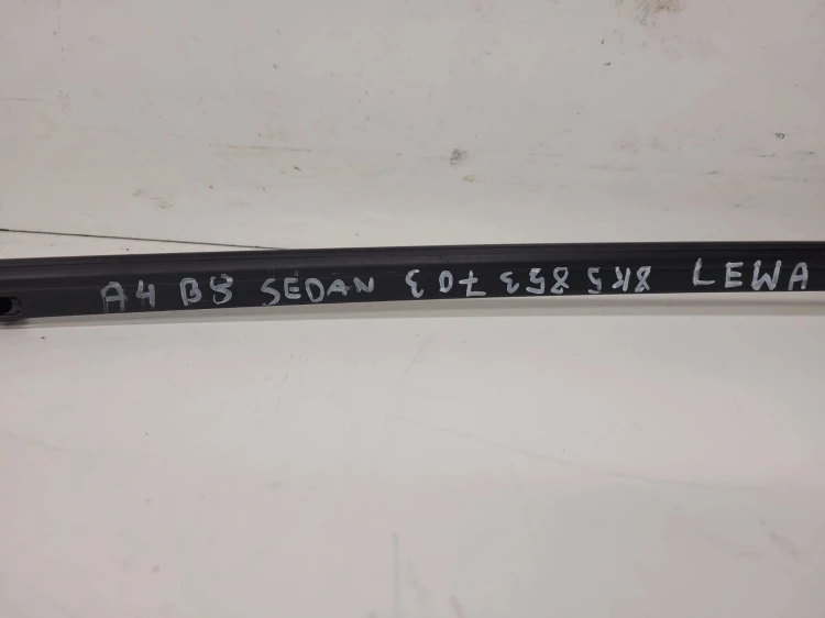LISTWA MAT LEWA KAROSERYJNA AUDI A4 B8 8K5853703