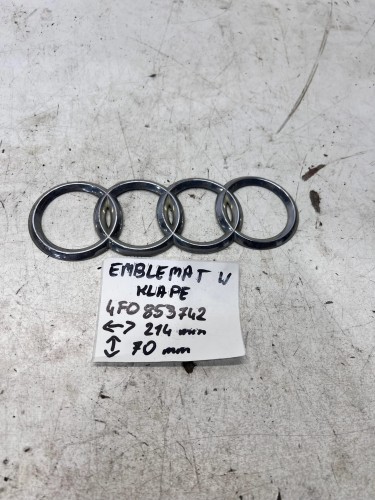 ZNACZEK EMBLEMAT Z KLAPY BAGAŻNIKA AUDI A6 C6 4F0853742 214MM X 70MM