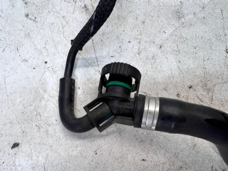 PRZEWÓD RURKA PODCIŚNIENIA AUDI A4 B9 A5 2.0 TFSI 06L133241F 8W0611931CD