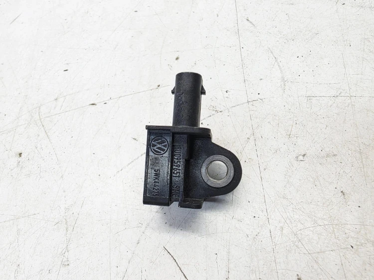 CZUJNIK UDERZENIOWY Z PASA PRZEDNIEGO AUDI Q3 8U 8U0959651