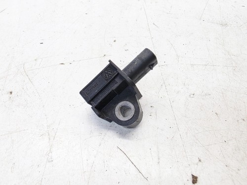 CZUJNIK UDERZENIOWY Z PASA PRZEDNIEGO AUDI Q3 8U 8U0959651