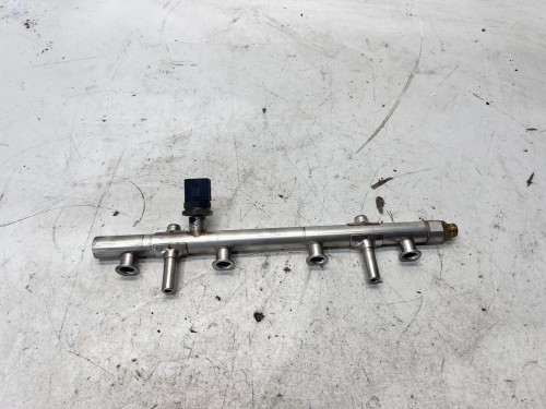 LISTWA WTRYSKOWA AUDI VOLKSWAGEN SEAT SKODA 2.0 TFSI TSI 06K133317AB