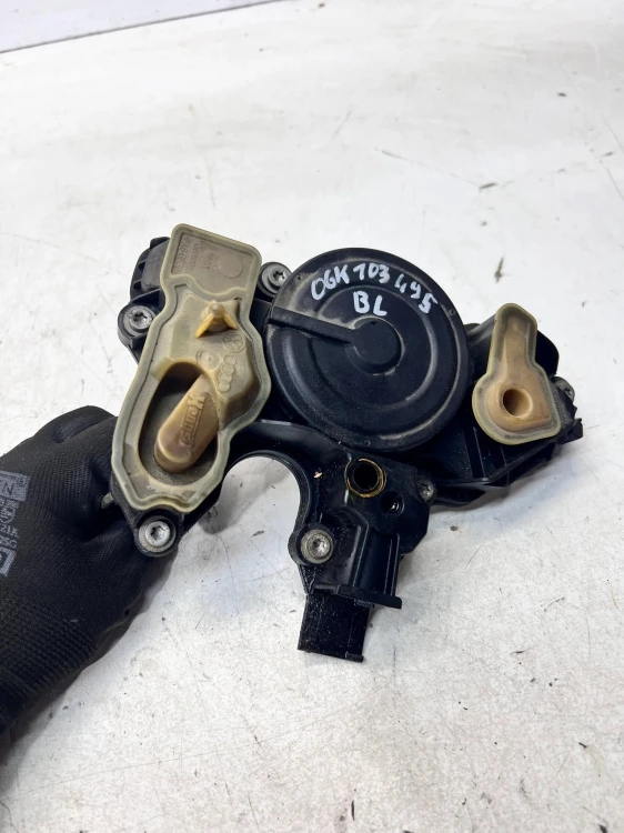 ODMA SEPARATOR OLEJU AUDI A4 B9 A5 Q5 FY 2.0 TFSI 06K103495BL