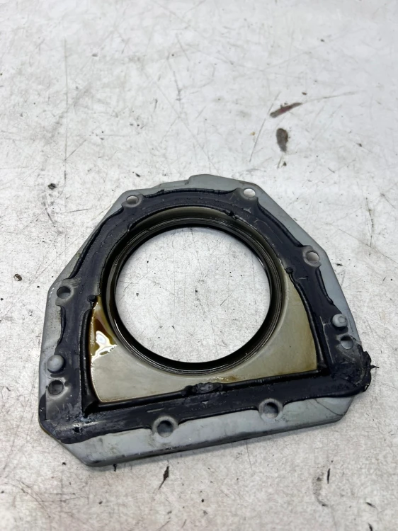 OBUDOWA USZCZELNIACZ WAŁU AUDI VW 2.0 06K103171H