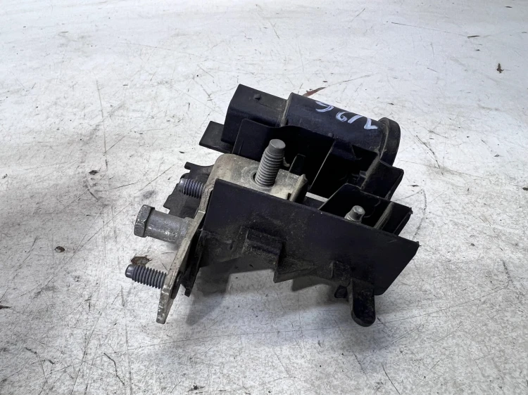 ROZDZIELACZ PRĄDU KLEMA + AUDI A4 B9 A5 8W 8W0941823F 1/26