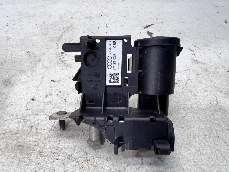 ROZDZIELACZ PRĄDU KLEMA + AUDI A4 B9 A5 8W 8W0941823F 1/26