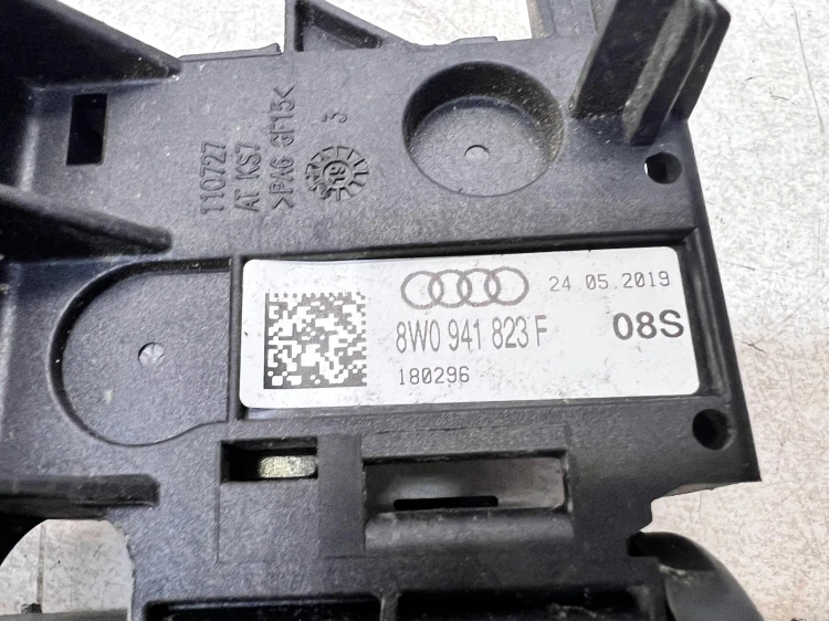 ROZDZIELACZ PRĄDU KLEMA + AUDI A4 B9 A5 8W 8W0941823F 1/26