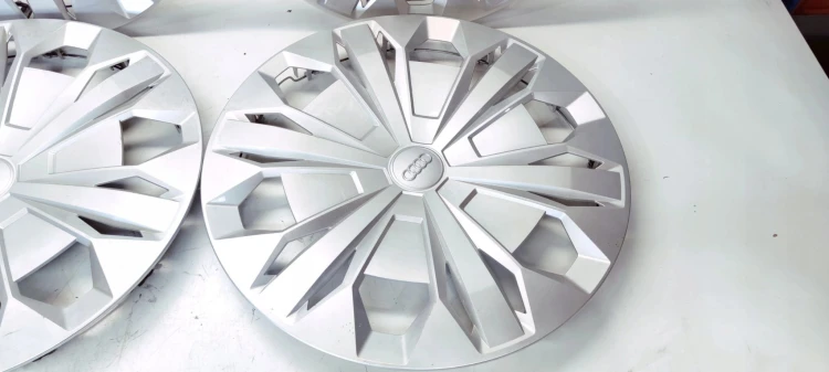 KOŁPAK KOŁPAKI ORYGINALNE AUDI Q3 8U KOMPLET 83A601147 R17