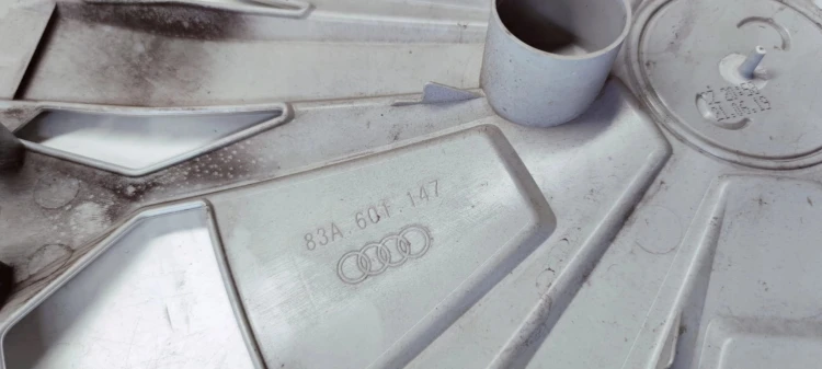 KOŁPAK KOŁPAKI ORYGINALNE AUDI Q3 8U KOMPLET 83A601147 R17