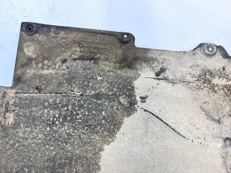 OSŁONA PŁYTA PODWOZIA PRAWA AUDI A6 C8 4K0825208 106/26