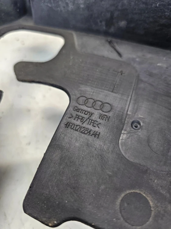 KIEROWNICA POWIETRZA PRAWA AUDI A6 C6 4F0121284AH