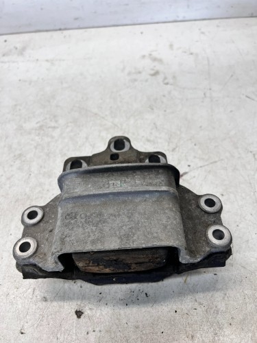ŁAPA PODUSZKA SILNIKA AUDI VW SEAT SKODA 8J0199555