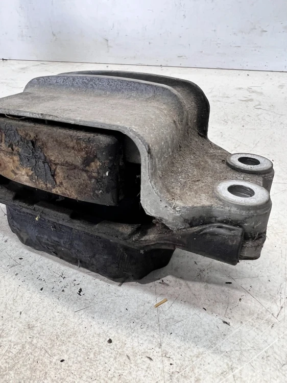 ŁAPA PODUSZKA SILNIKA AUDI VW SEAT SKODA 8J0199555