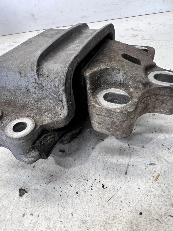 ŁAPA PODUSZKA SILNIKA AUDI VW SEAT SKODA 8J0199555