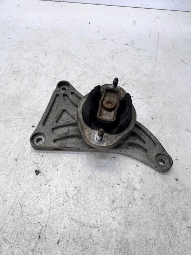 ŁAPA PODUSZKA SKRZYNI AUDI A4 B6 B7 8E0399115R