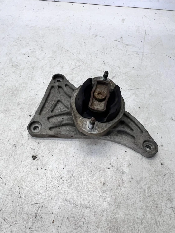 ŁAPA PODUSZKA SKRZYNI AUDI A4 B6 B7 8E0399115R