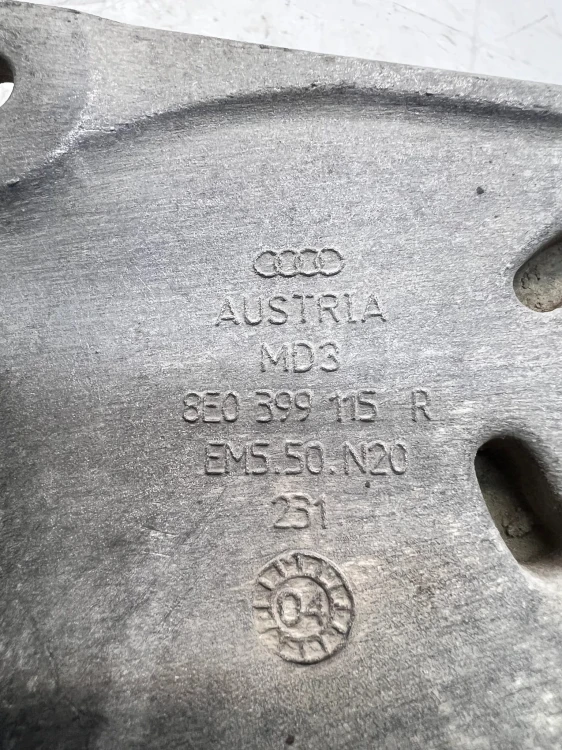 ŁAPA PODUSZKA SKRZYNI AUDI A4 B6 B7 8E0399115R