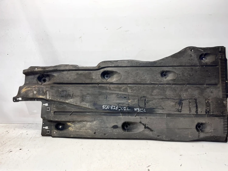 OSŁONA PŁYTA PODWOZIA PRAWA AUDI A3 8V 5Q0825202L 103/26