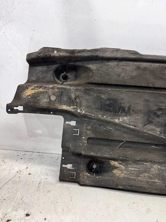 OSŁONA PŁYTA PODWOZIA PRAWA AUDI A3 8V 5Q0825202L 103/26