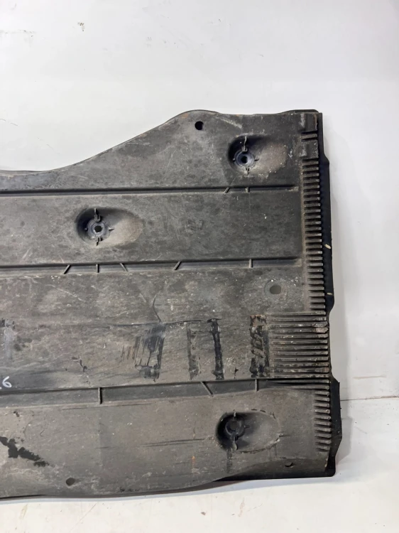 OSŁONA PŁYTA PODWOZIA PRAWA AUDI A3 8V 5Q0825202L 103/26