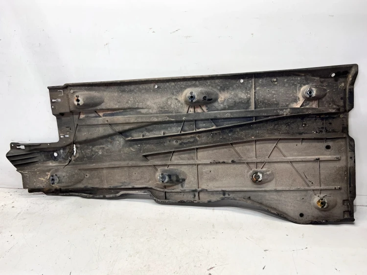 OSŁONA PŁYTA PODWOZIA PRAWA AUDI A3 8V 5Q0825202L 103/26