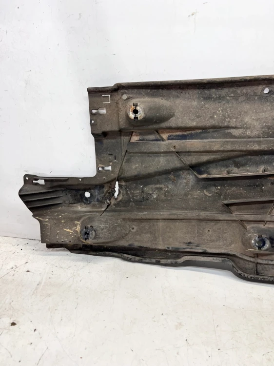 OSŁONA PŁYTA PODWOZIA PRAWA AUDI A3 8V 5Q0825202L 103/26