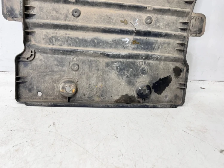 OSŁONA PŁYTA PODWOZIA AUDI A3 8V VOLKSWAGEN SEAT SKODA 5Q0825230H 99/26