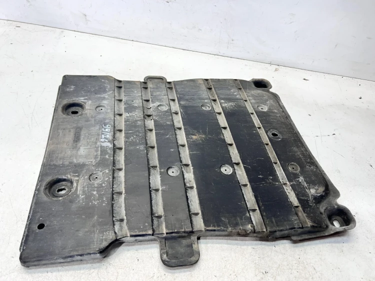OSŁONA PŁYTA PODWOZIA AUDI A3 8V VOLKSWAGEN SEAT SKODA 5Q0825230H 99/26