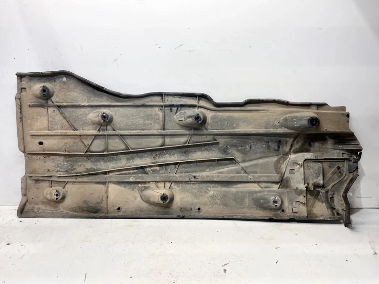 OSŁONA PŁYTA PODWOZIA PRAWA AUDI A3 8V 5Q0825202L 97/26