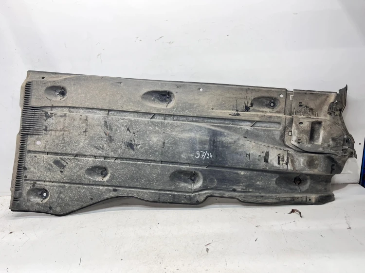 OSŁONA PŁYTA PODWOZIA PRAWA AUDI A3 8V 5Q0825202L 97/26