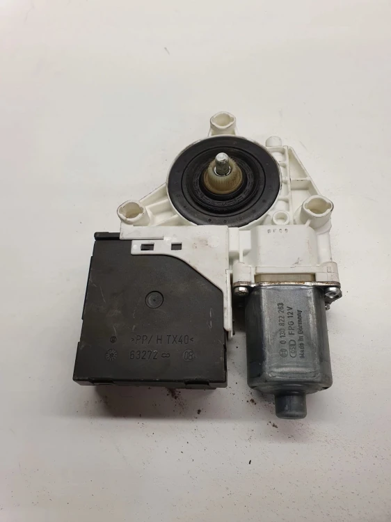 SILNICZEK SZYBY PRAWY AUDI A3 8P LIFT 8P4959802D