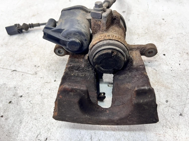 ZACISK HAMULCOWY LEWY TYŁ AUDI Q7 4M 4M0615403A 350MM X 28MM