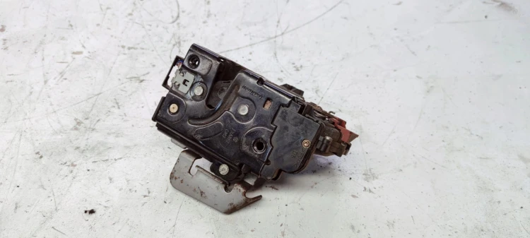ZAMEK DRZWI PRAWY PRZÓD AUDI A3 A8 4E1837016