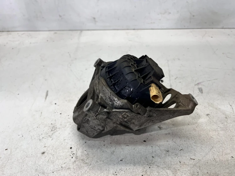 ŁAPA PODUSZKA SILNIKA LEWA AUDI A6 Q7 4M0199371FF