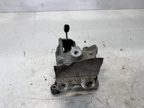 MOCOWANIE ŁAPA SILNIKA PRAWA AUDI A4 B9 A5 8W Q7 4M 3.0TDI 4M0199308AT