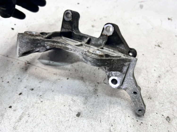 ŁAPA ALTERNATORA AUDI A6 A7 A8 3.0TDI 059903143BJ