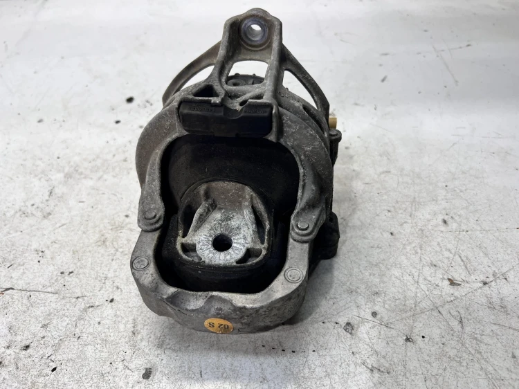 ŁOŻE PODUSZKA SILNIKA PRAWA AUDI A4 B9 A5 Q7 4M0199372FF