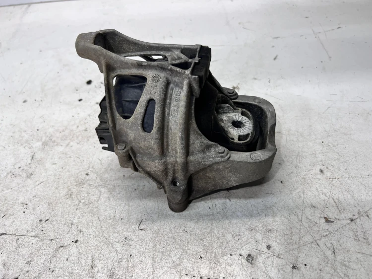 ŁOŻE PODUSZKA SILNIKA PRAWA AUDI A4 B9 A5 Q7 4M0199372FF