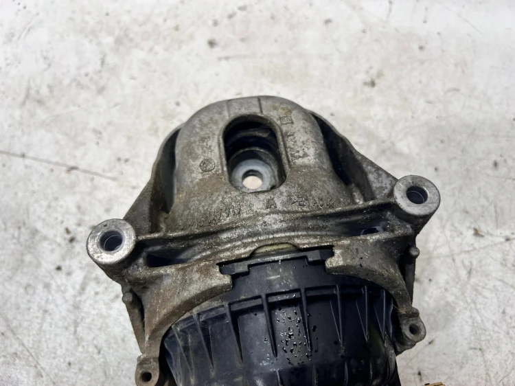 ŁOŻE PODUSZKA SILNIKA PRAWA AUDI A4 B9 A5 Q7 4M0199372FF