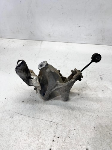 ŁAPA SILNIKA LEWA AUDI Q7 4M A4 B9 A5 4M0199307AF 4M0199869AL