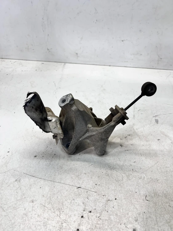 ŁAPA SILNIKA LEWA AUDI Q7 4M A4 B9 A5 4M0199307AF 4M0199869AL