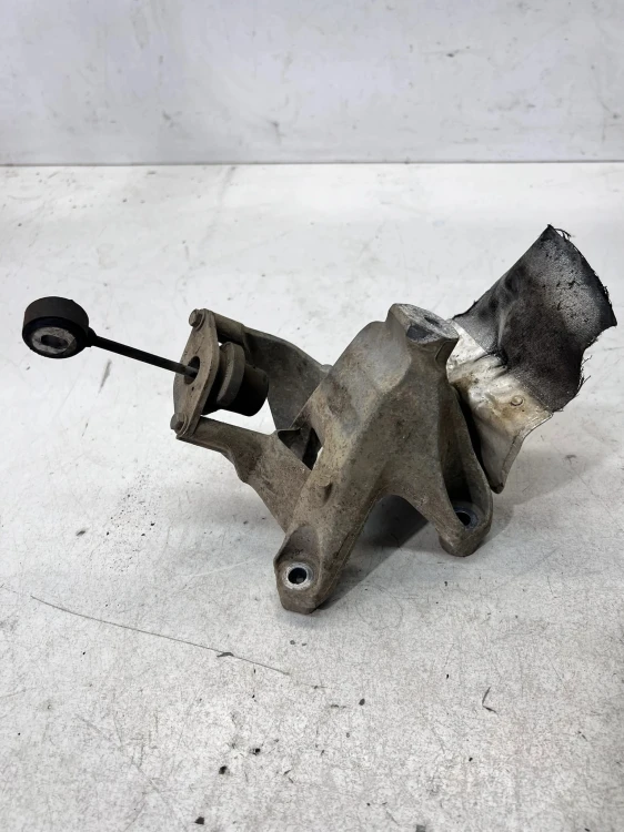 ŁAPA SILNIKA LEWA AUDI Q7 4M A4 B9 A5 4M0199307AF 4M0199869AL