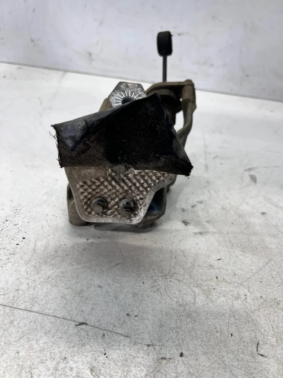 ŁAPA SILNIKA LEWA AUDI Q7 4M A4 B9 A5 4M0199307AF 4M0199869AL
