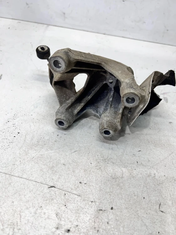 ŁAPA SILNIKA LEWA AUDI Q7 4M A4 B9 A5 4M0199307AF 4M0199869AL