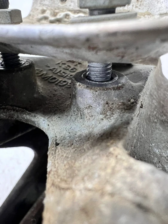 ŁAPA SILNIKA LEWA AUDI Q7 4M A4 B9 A5 4M0199307AF 4M0199869AL