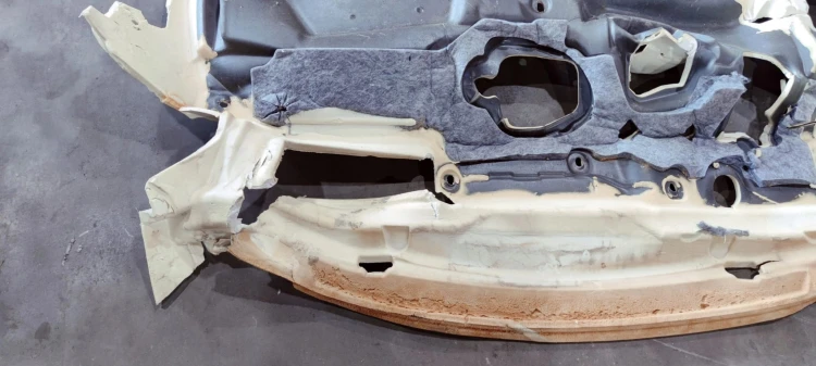 WYGŁUSZENIE ŚCIANY GRODZIOWEJ AUDI Q3 83B863947A
