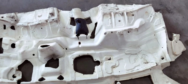 WYGŁUSZENIE ŚCIANY GRODZIOWEJ AUDI Q3 83B863947A