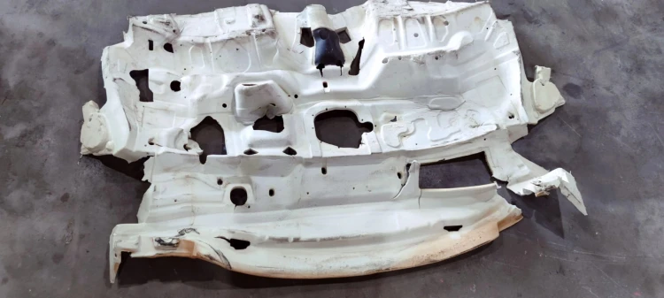 WYGŁUSZENIE ŚCIANY GRODZIOWEJ AUDI Q3 83B863947A